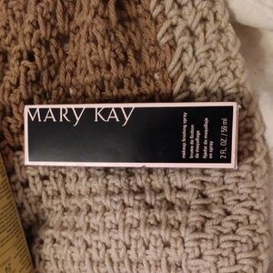 Mary Kay Makeup Finishing Spray - Black